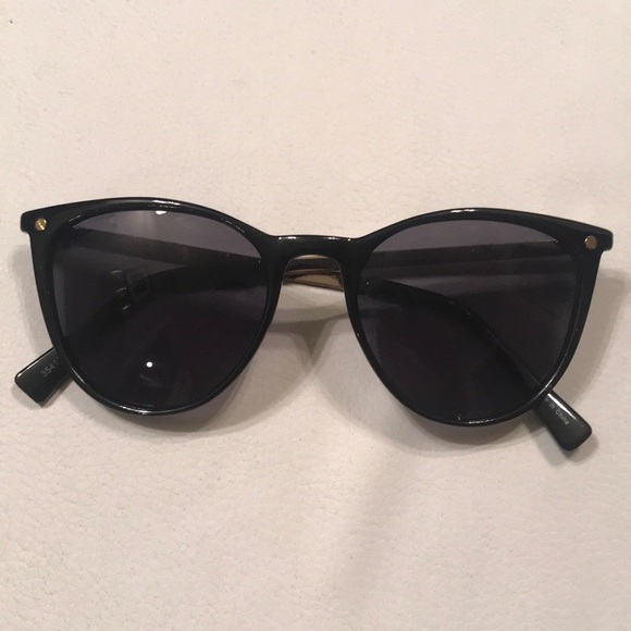 Banana Republic Accessories - Banana Republic Women’s Sunglasses